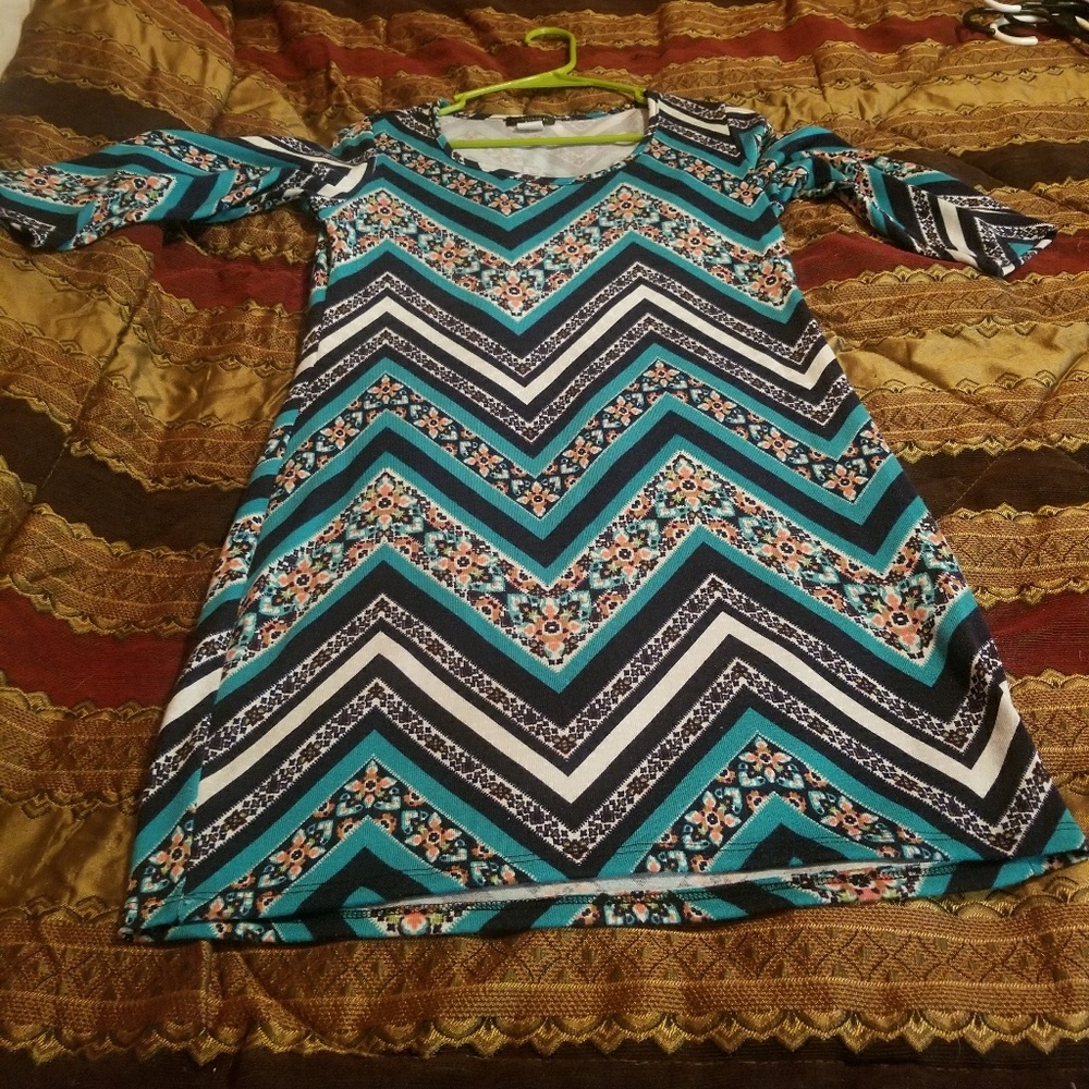 S/M patterned 3/4 sleeved dress